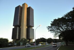 Banco Central mantém Selic em 15% ao ano em setembro