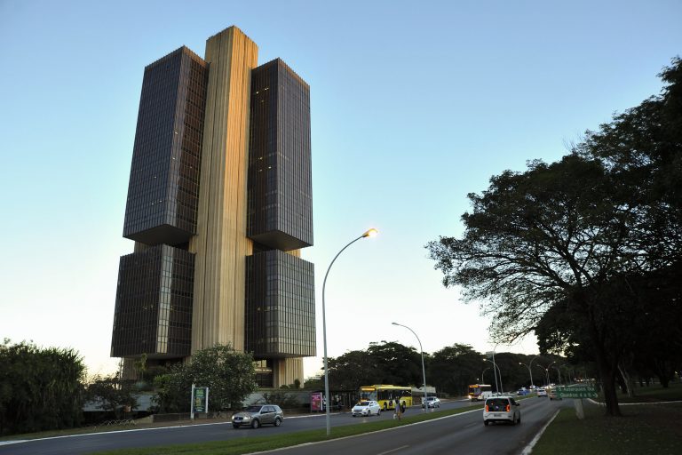 Banco Central mantém Selic em 15% ao ano em setembro